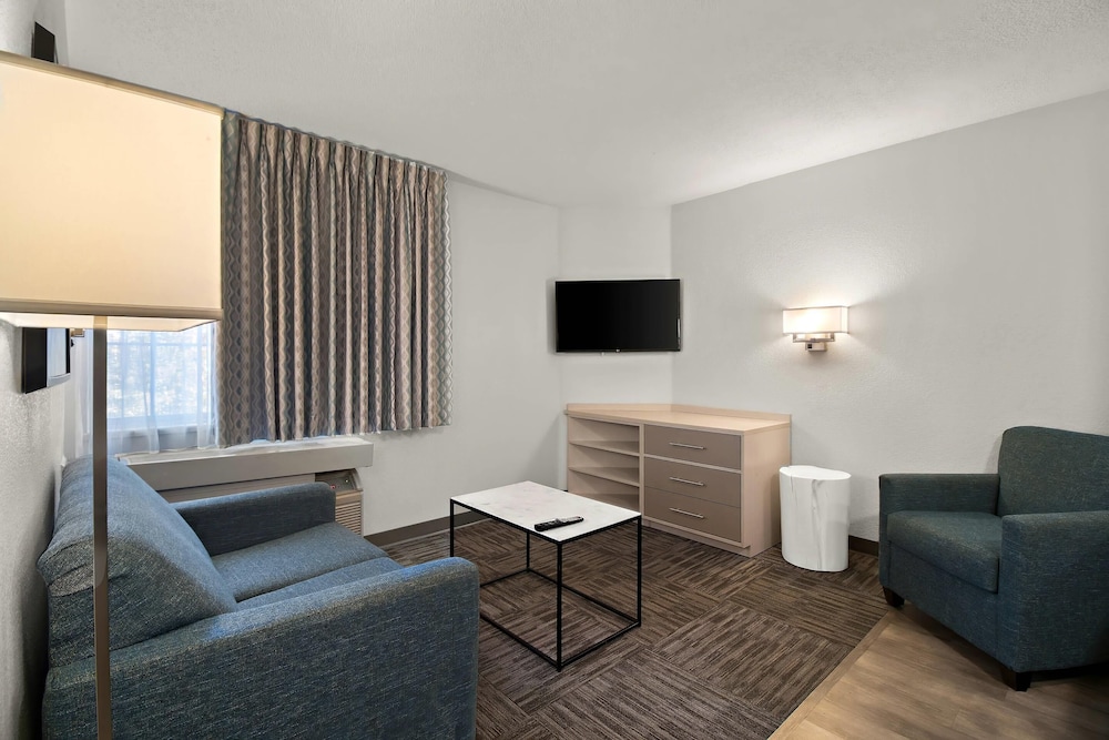 MainStay Suites Greensboro 29/46