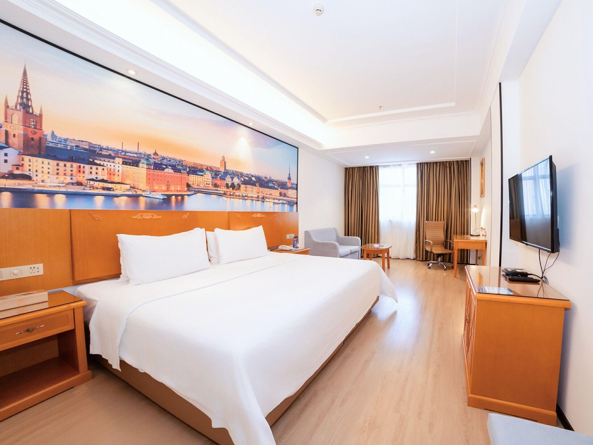 Vienna Hotel (Lingshui Center) 31/47