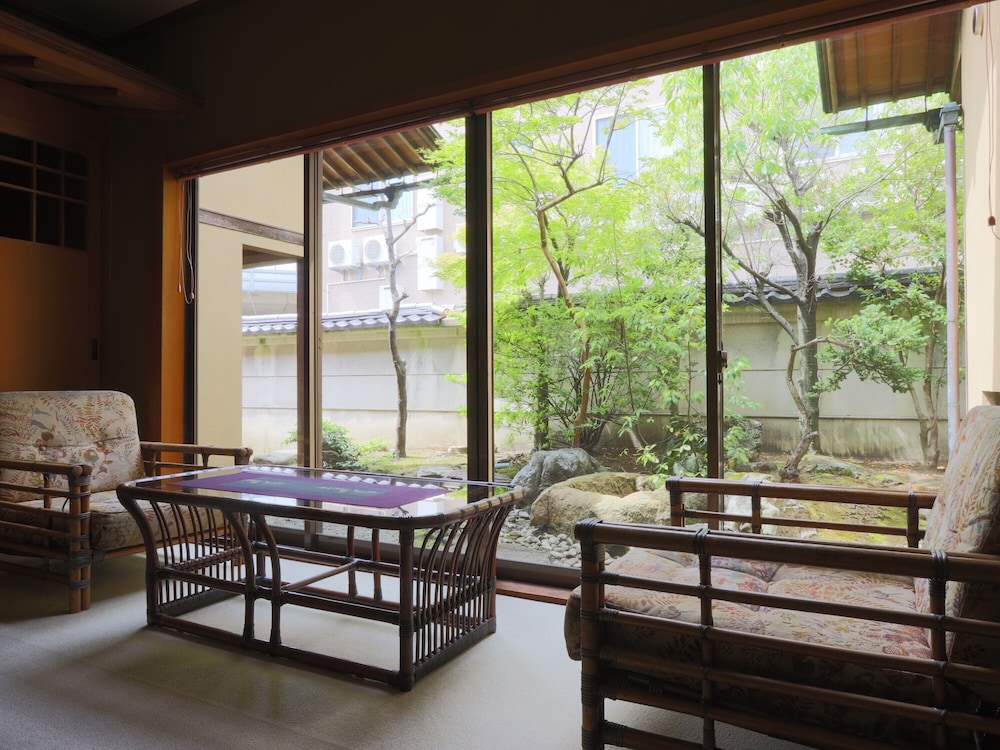 Karasawa Inn 49/63