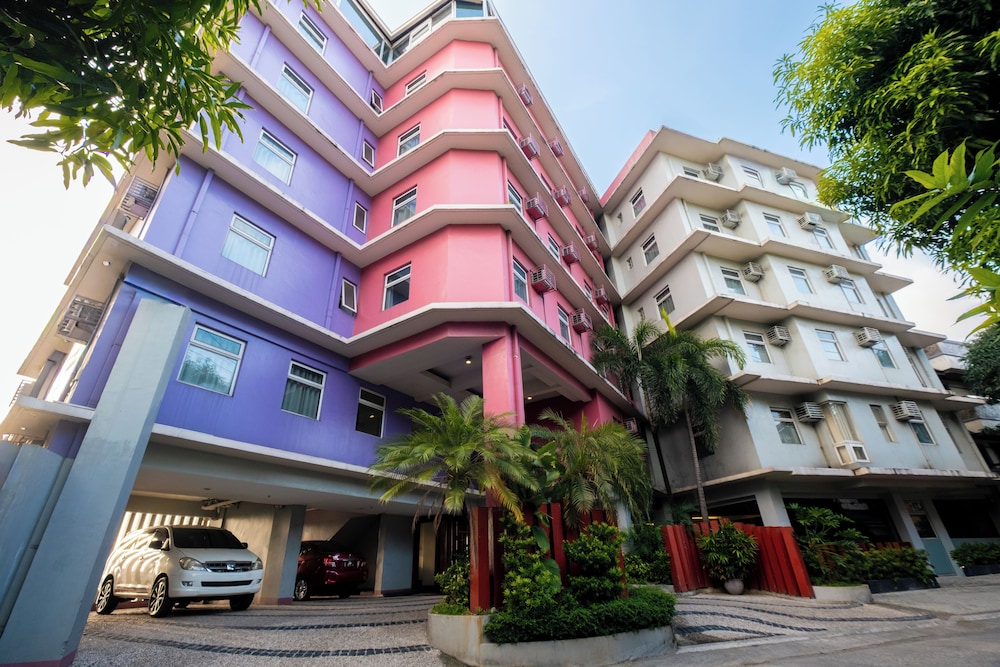 Myspace Hotel At Bgc 7/70