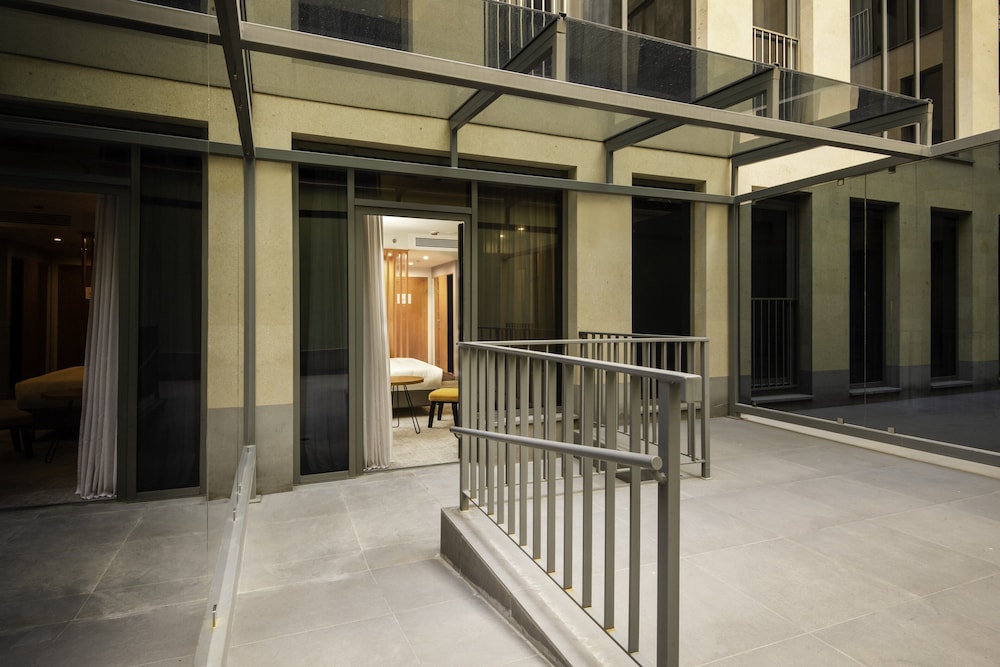 Holiday Inn Yerevan Republic Square 44/50