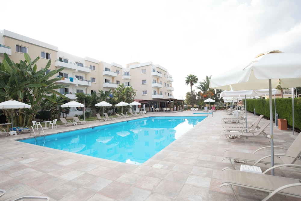 DebbieXenia Hotel Apartments 42/45