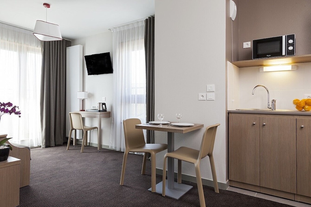 Neho Suites Porte de Geneve Gare Annemasse 22/30