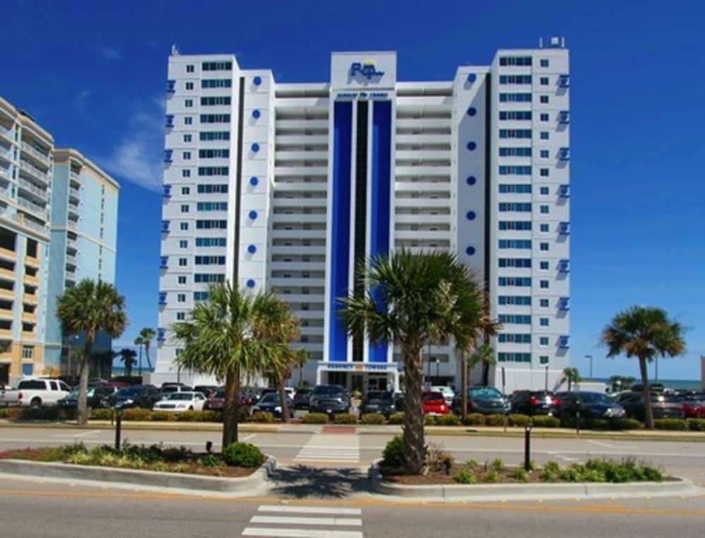 Club Regency in Regency Towers 32/41