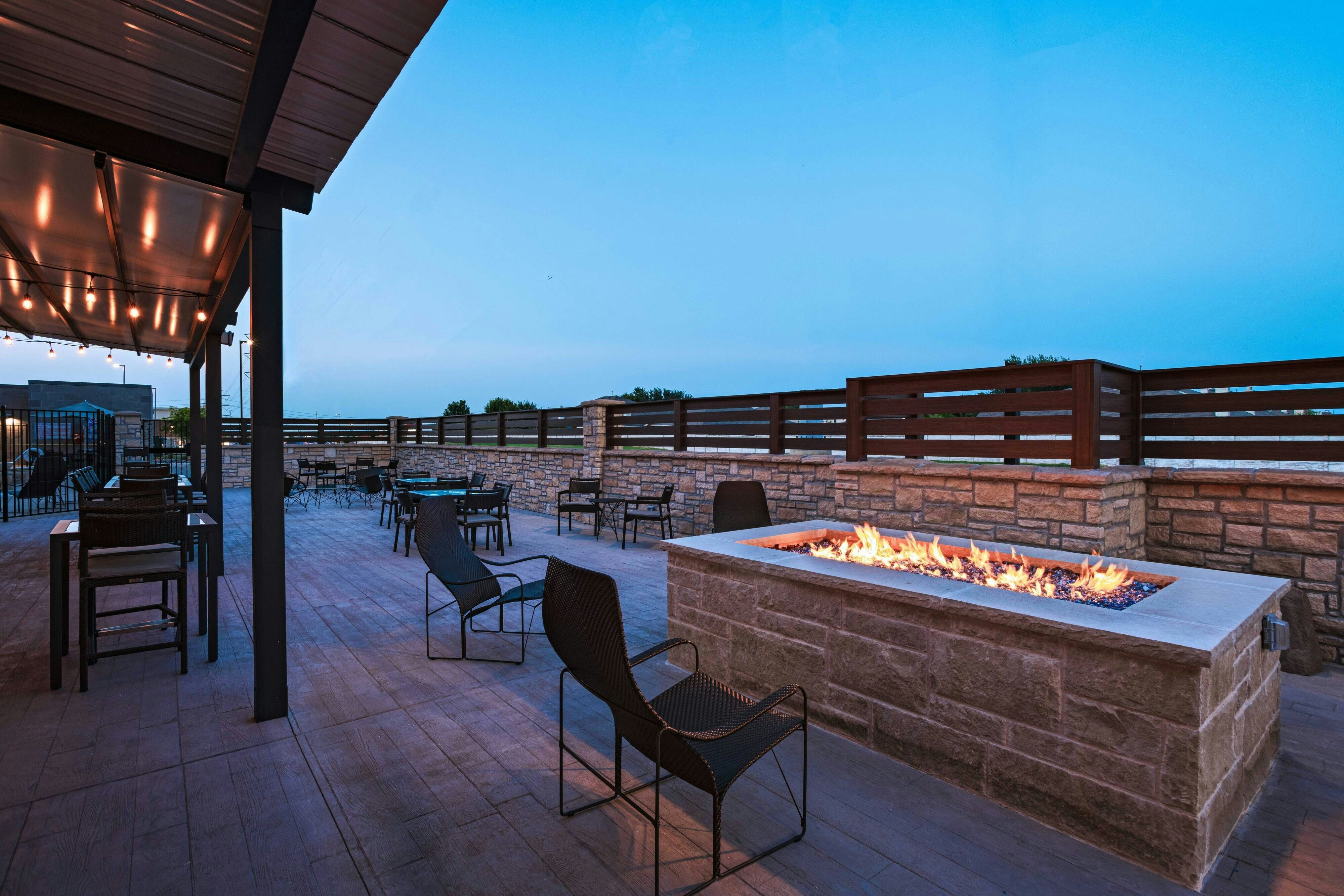 Courtyard by Marriott Dallas Grand Prairie 17/44