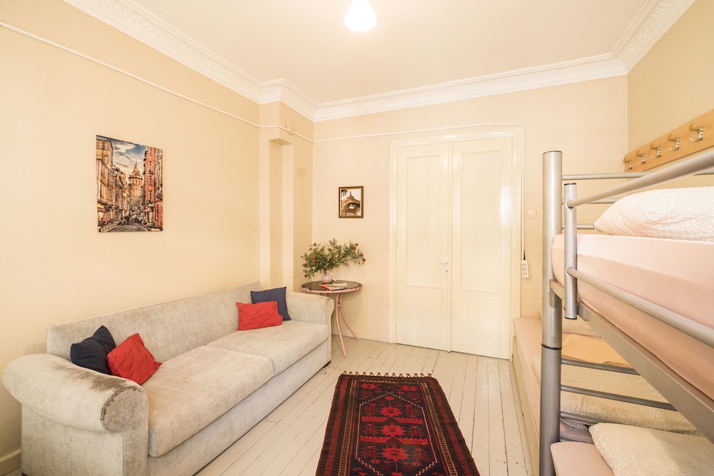 Levanten Hostel 33/53