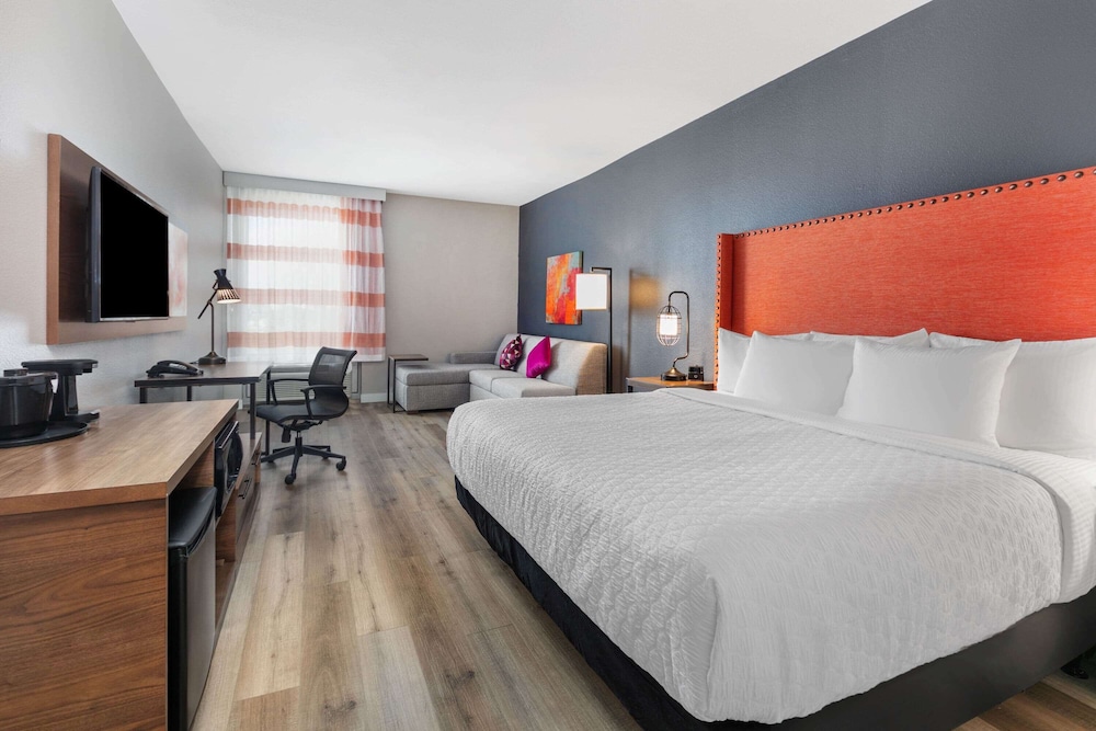 La Quinta Inn And Suites By Wyndham Lewisville 14/50