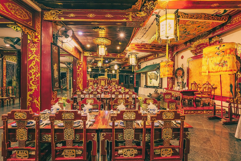 Huong Giang Hotel 70/77