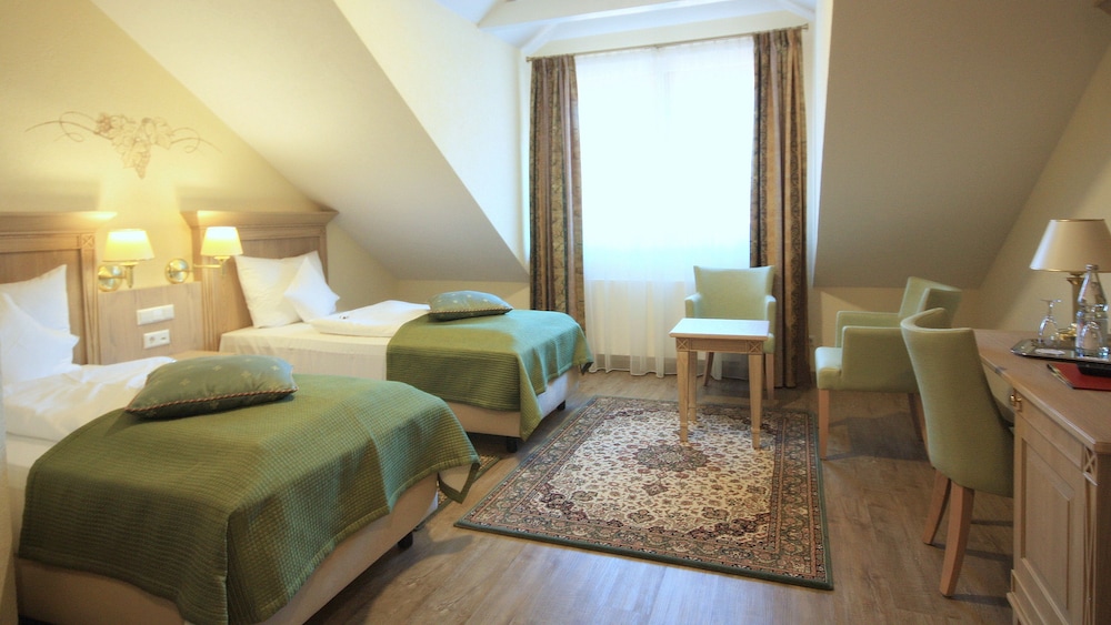 COMFORT, TWIN BEDS, ACCESSIBLE