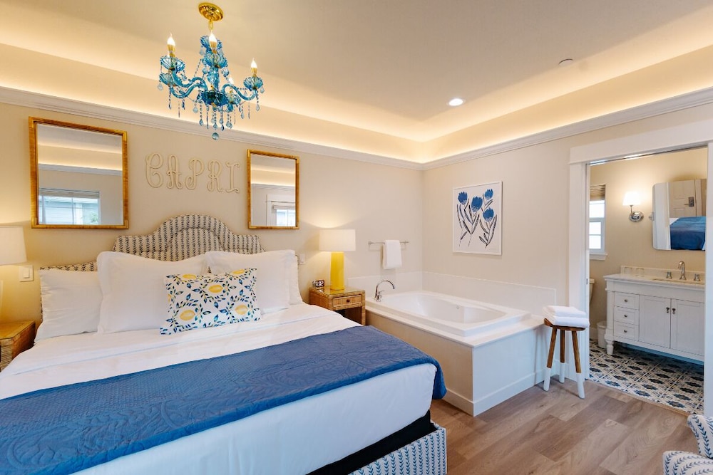 Capri, Bungalow, King Bed
