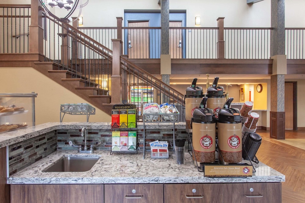 AmericInn by Wyndham Mankato Event Center 44/55