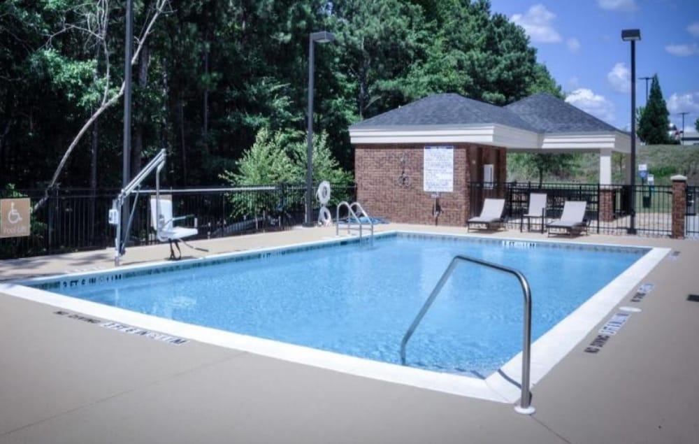 Candlewood Suites Columbus-Northeast 13/25