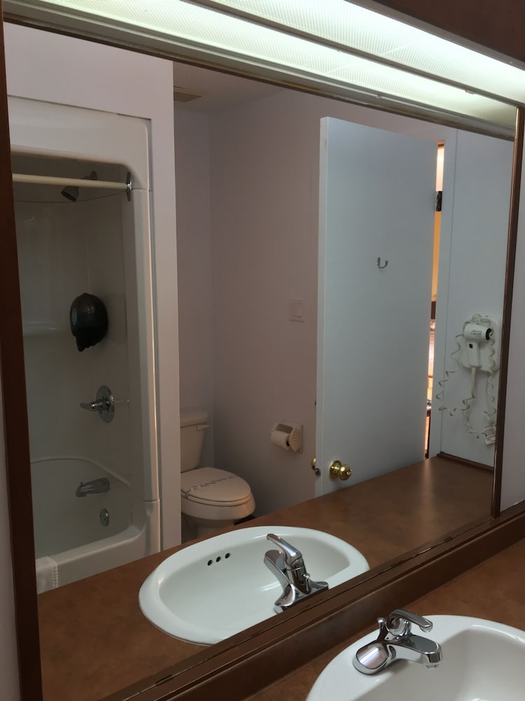 Hotel Baie Saint Paul 5/50