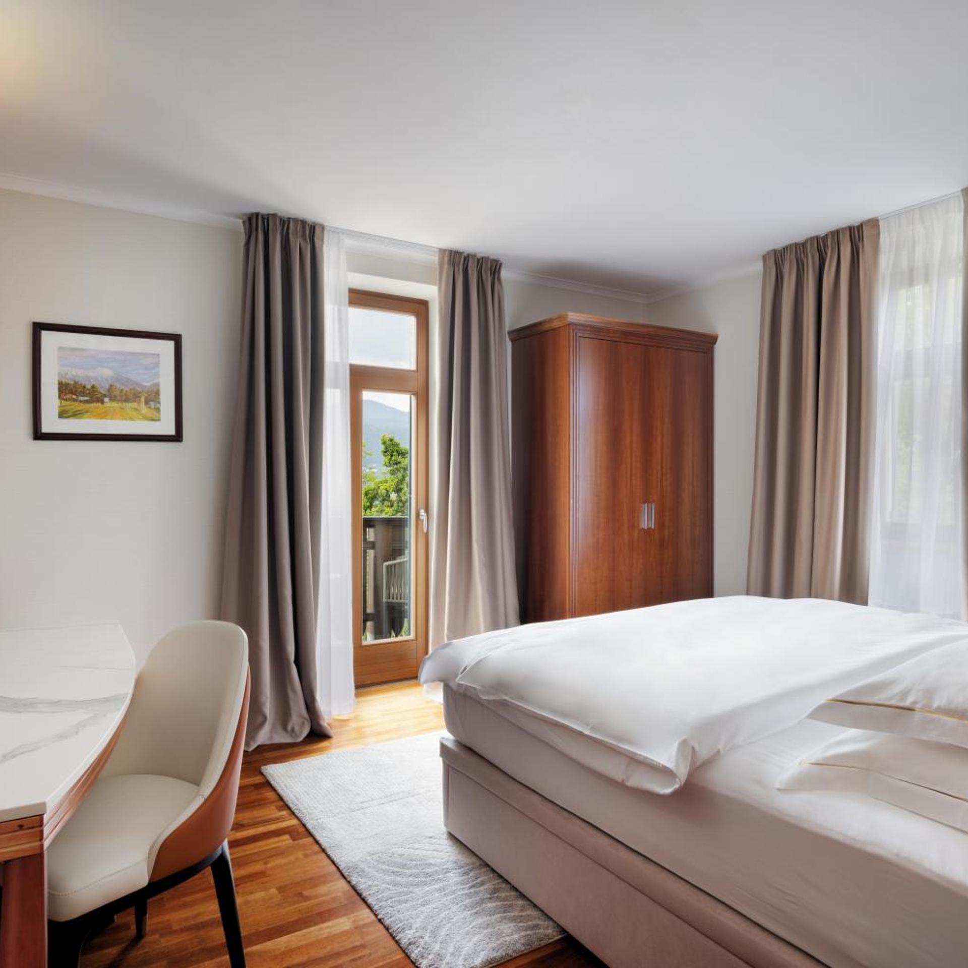 Executive, Double Bed, Lake Side
