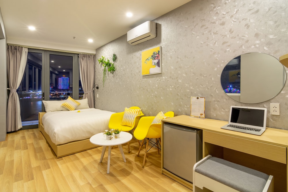 Happy Day Hotel 42/69