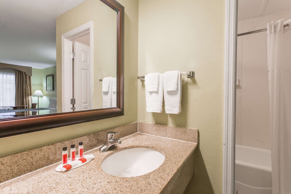 Days Inn By Wyndham Ormond Beach 14/16