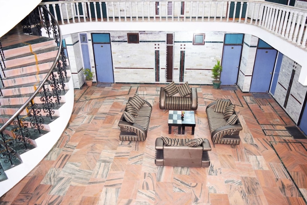 HOTEL PRESIDENT 35/49