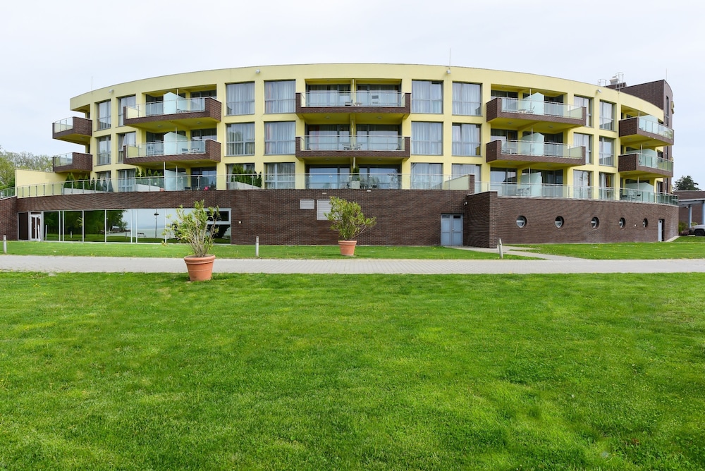 Azur Premium Wellness And Conference 2/50