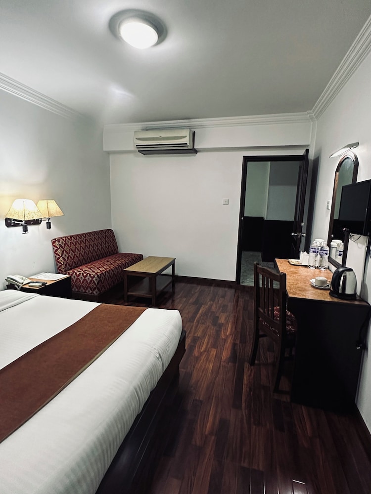 Fuji Hotel 13/50
