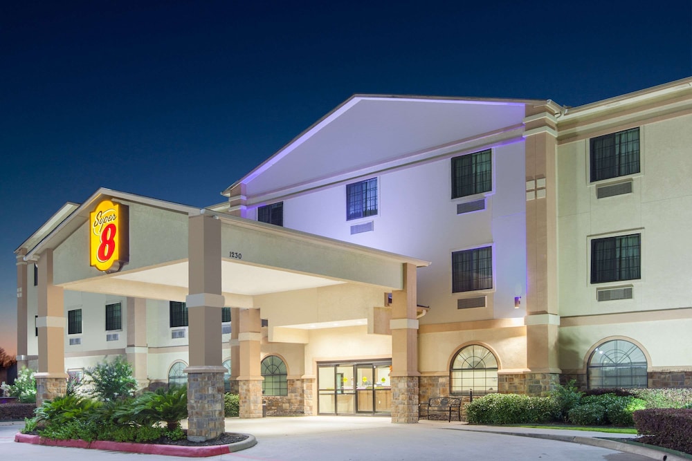 Super 8 by Wyndham IAH West/Greenspoint 3/31