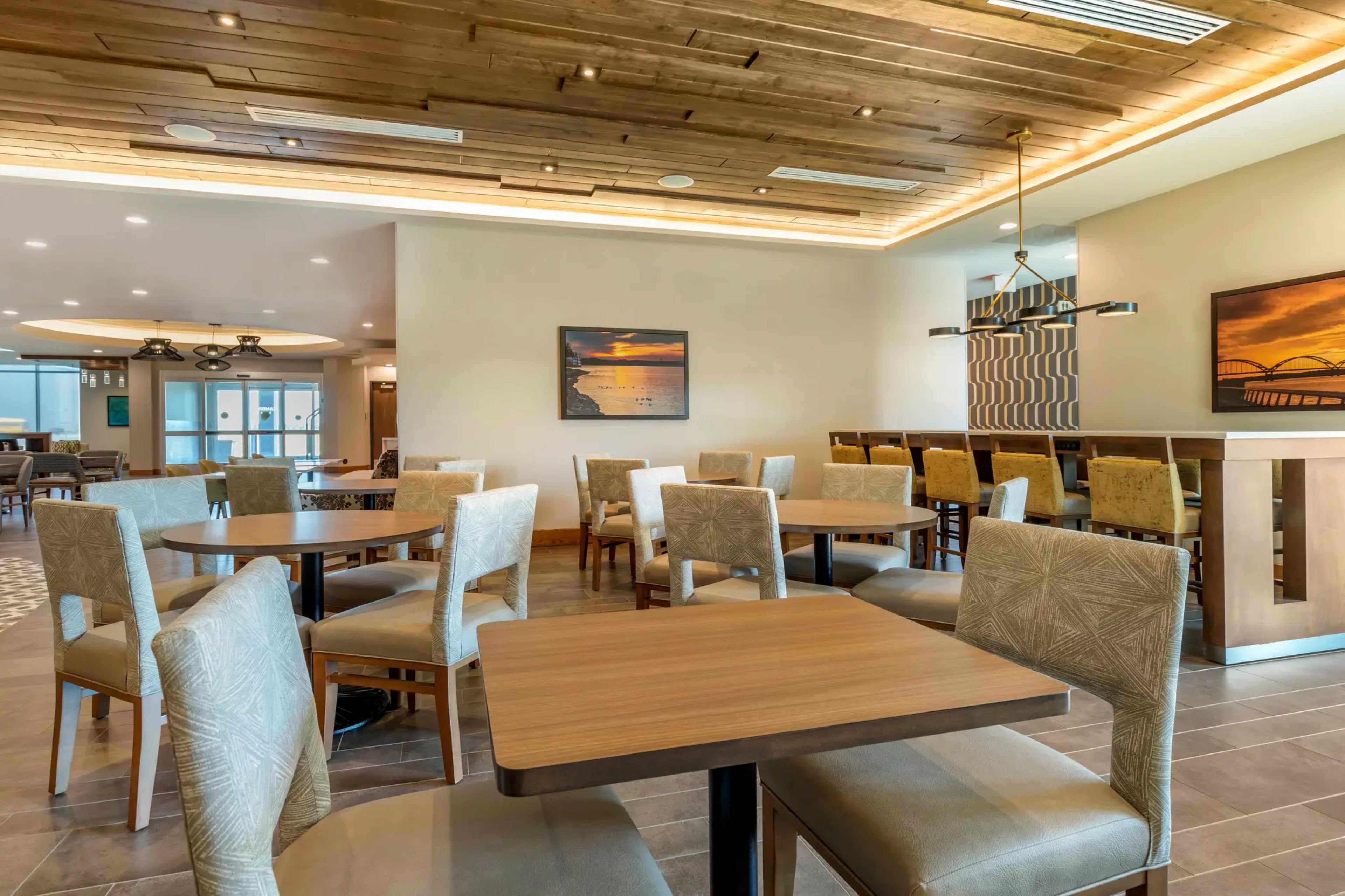 Holiday Inn Express Bettendorf - Davenport NE by IHG 27/41