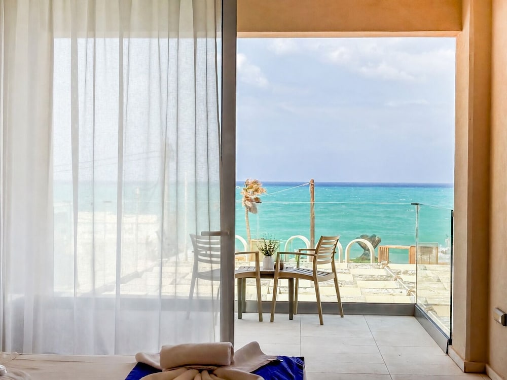 ST. CONSTANTIN SEA HOTEL AND SPA RESORT 45/50