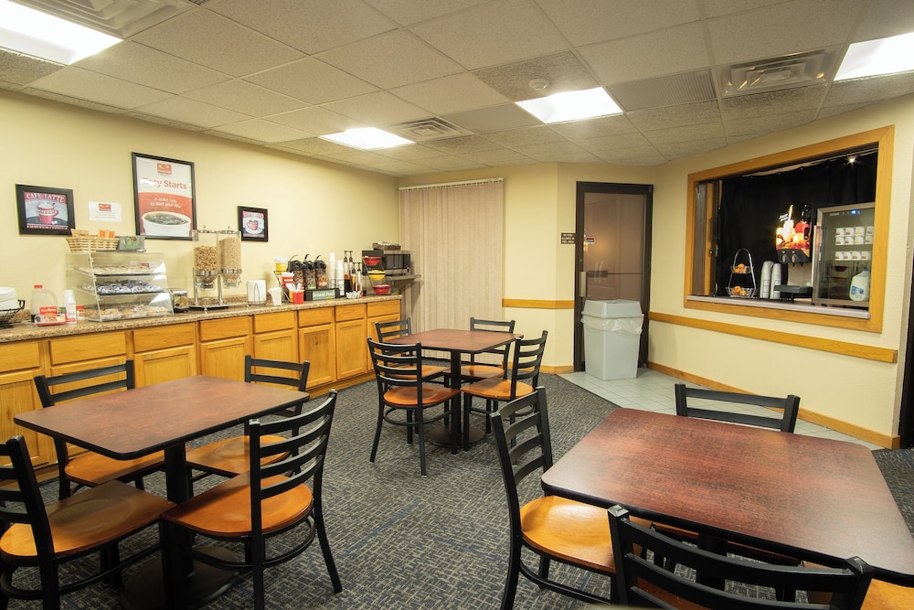 Coratel Inn & Suites by Jasper River Falls 44/60
