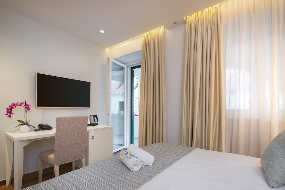 Balatura The Fine Bed & Breakfast 12/50