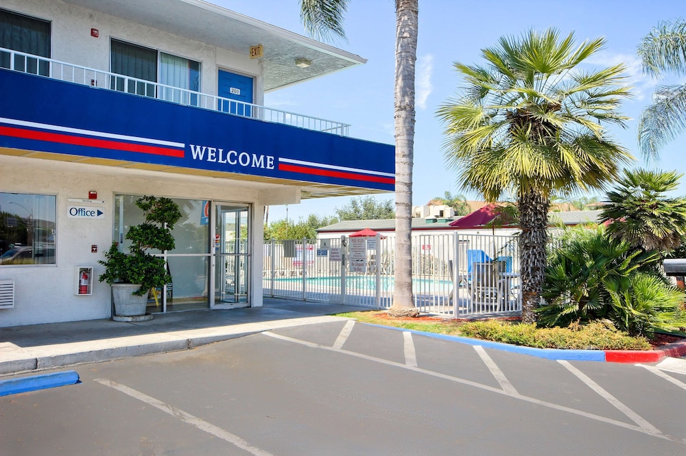 Motel6 Tulare, CA in TULARE - CA