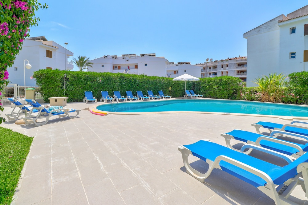 Llevant Apartamentos 34/37