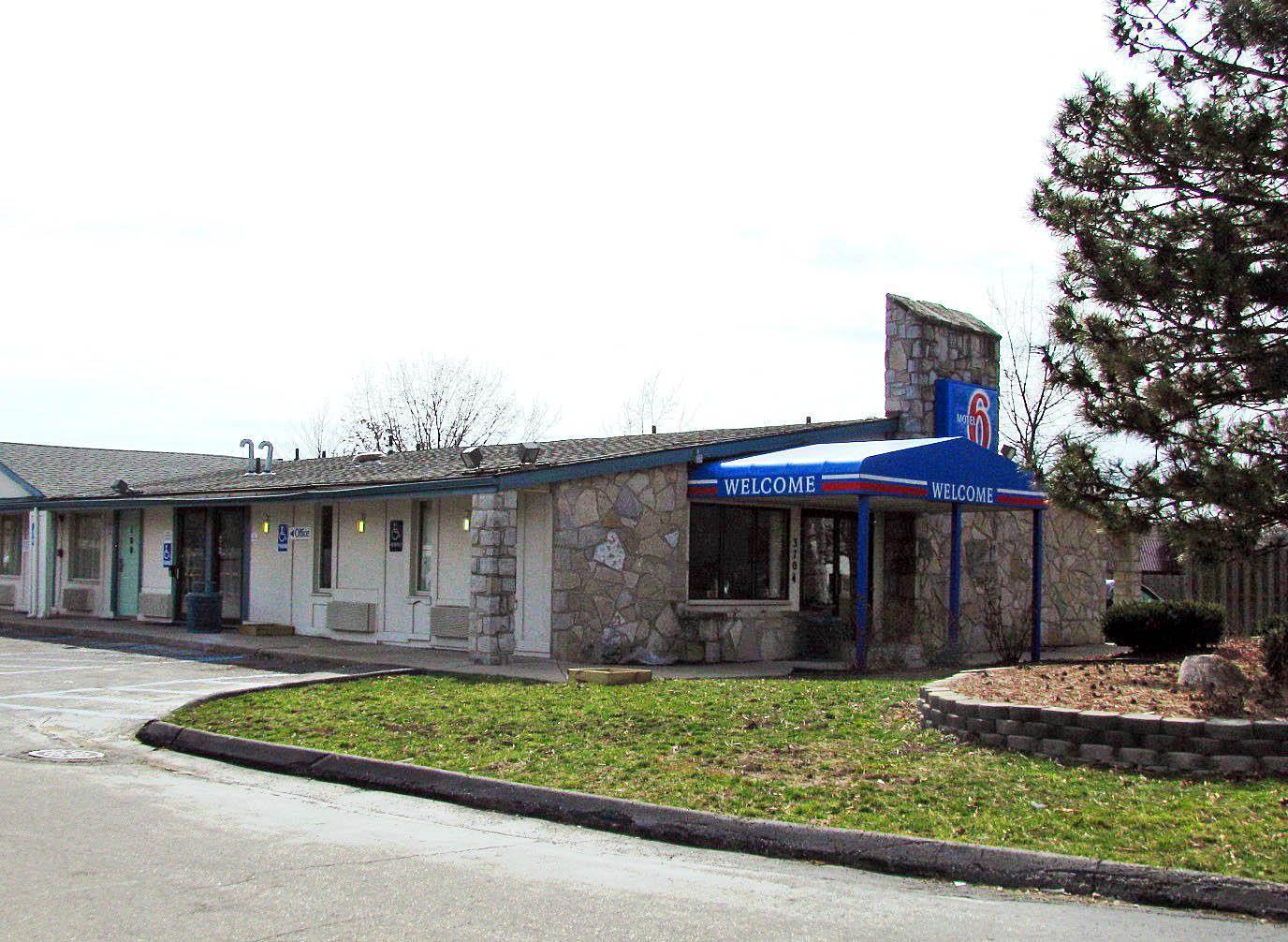 Motel6 Kalamazoo, MI 38/39