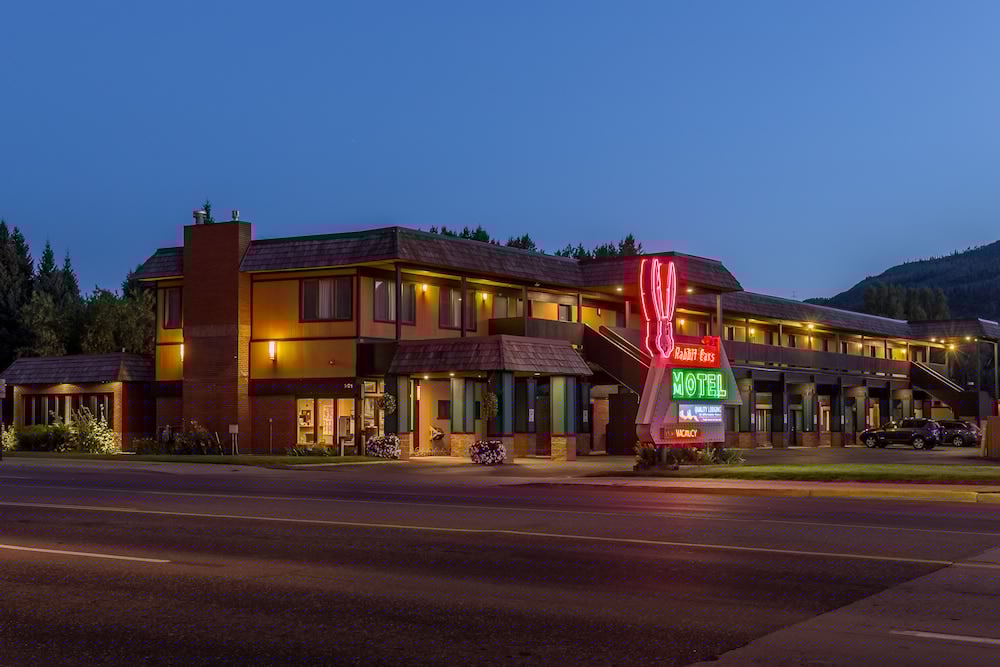 Rabbit Ears Motel 5/49