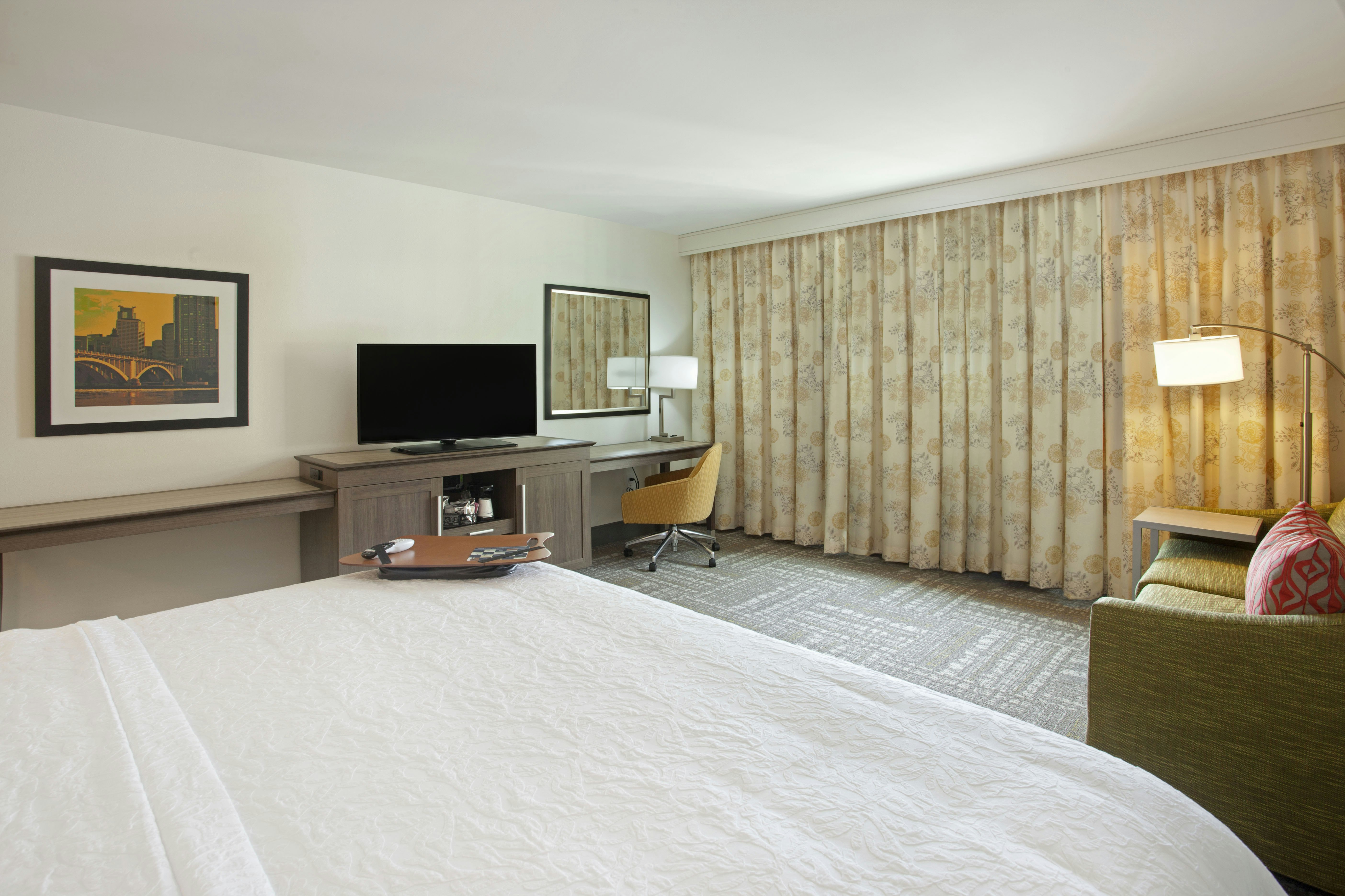 ROOM, KING BED, SOFA, ACCESSIBLE
