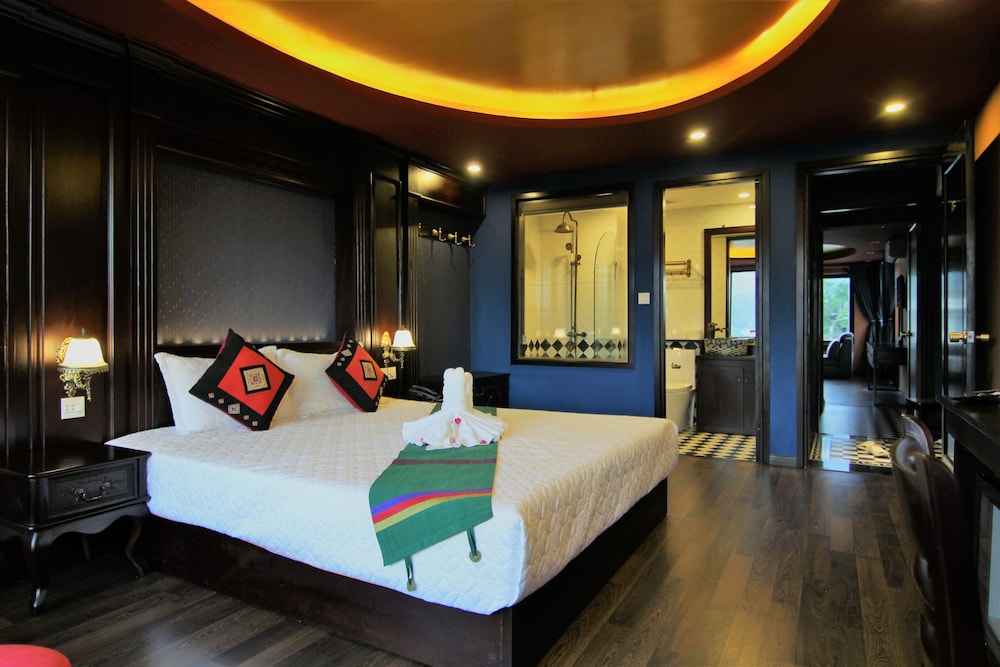 DELUXE, DOUBLE BED, BALCONY