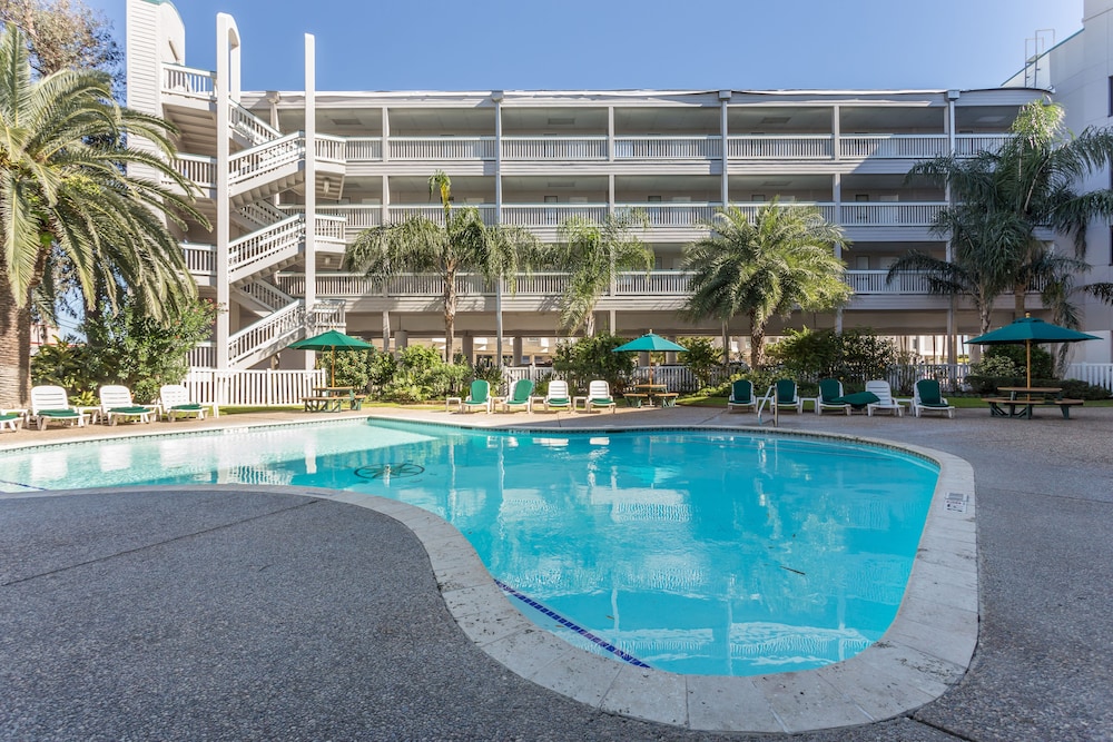 Casa Del Mar Beachfront Suites 10/82