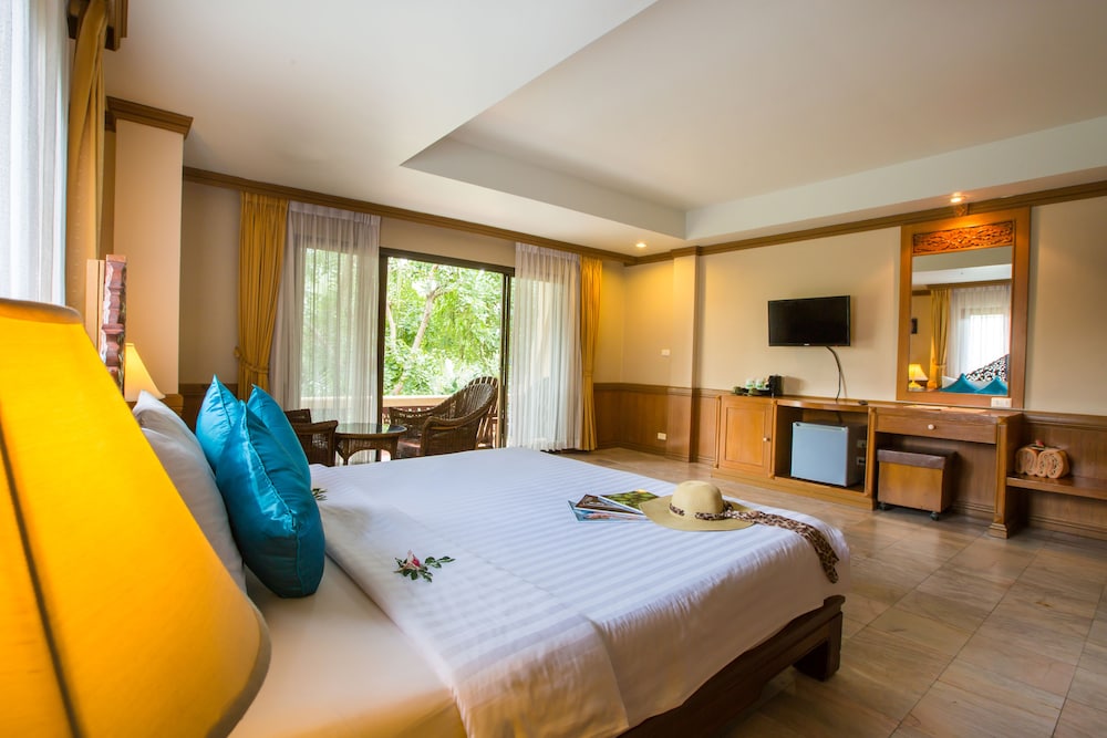 Fair House Beach Resort & Hotel 38/77