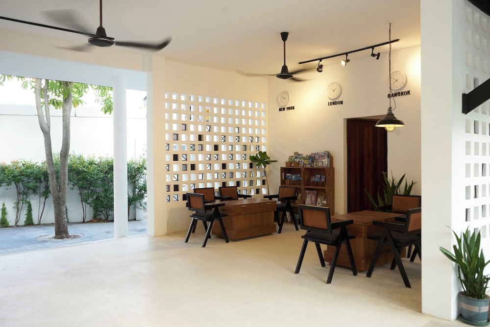 ESCAPE BEACH RESORT 30/50
