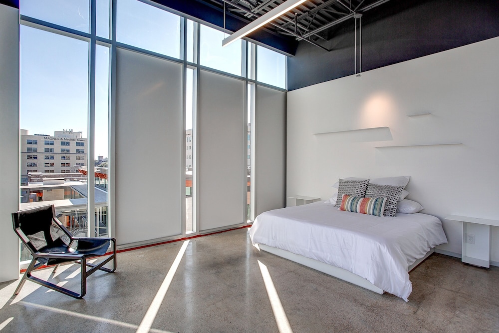 Hotel Revel 21/48