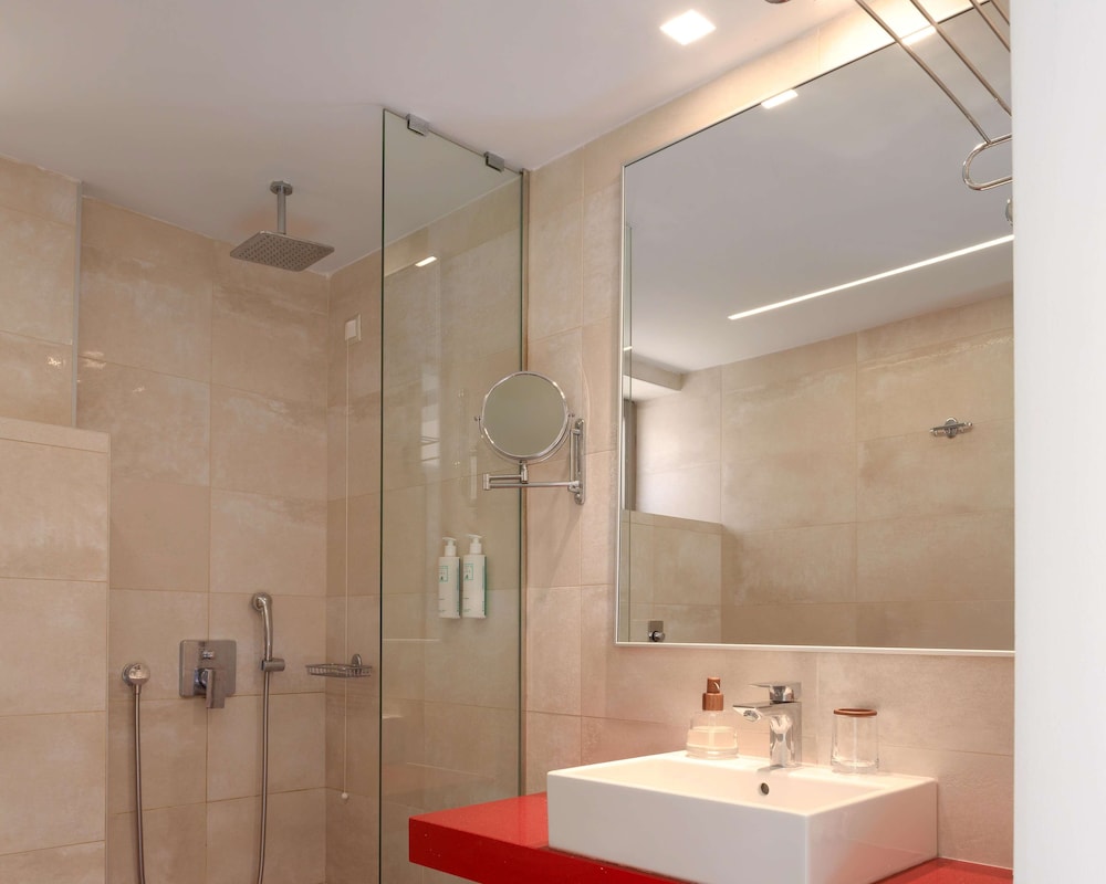 2 Bedrooms, Grand, Deluxe, Suite, King and Twin Beds, Beach Side, 2 Bathrooms، High Beach Resort & Spa 6/8