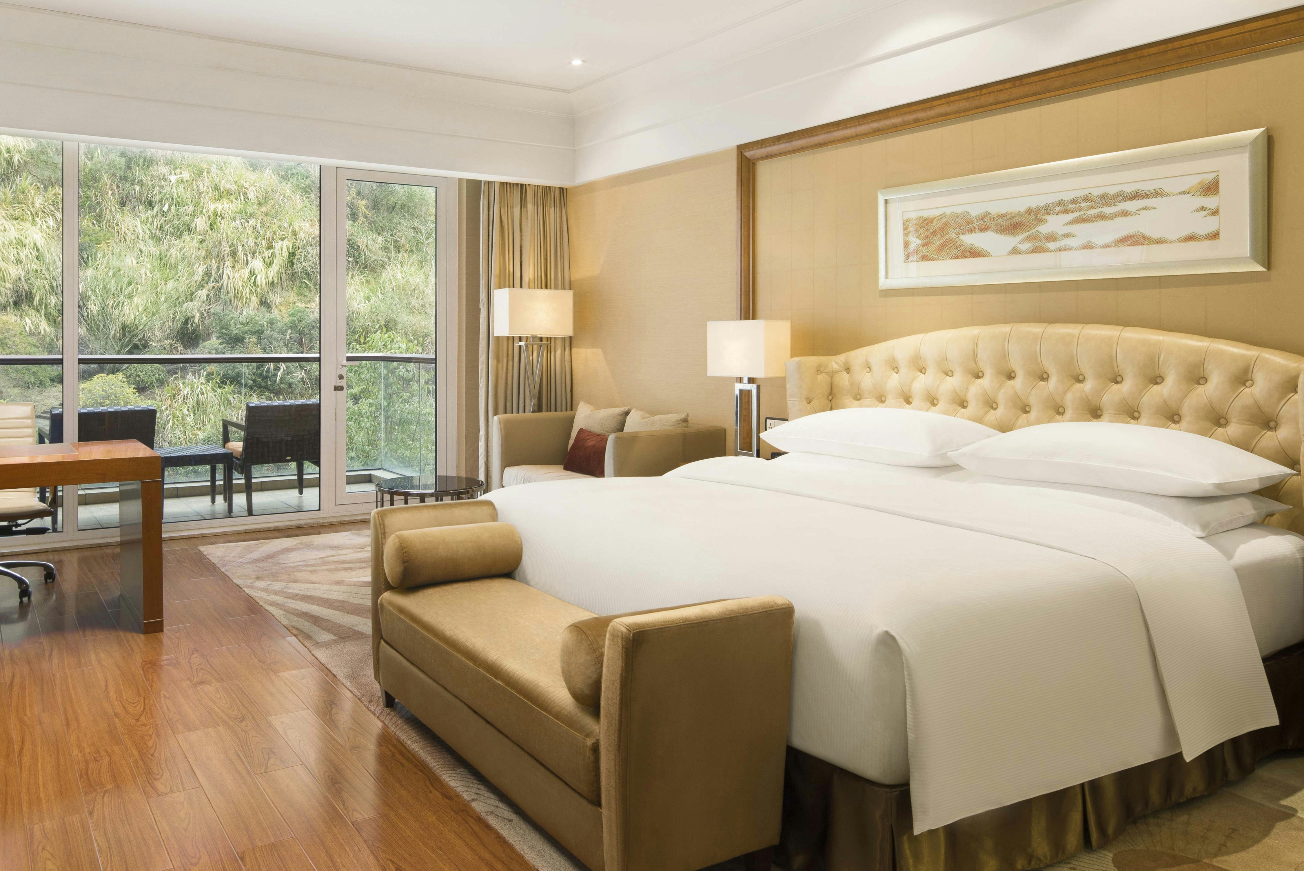 Deluxe, King Bed
