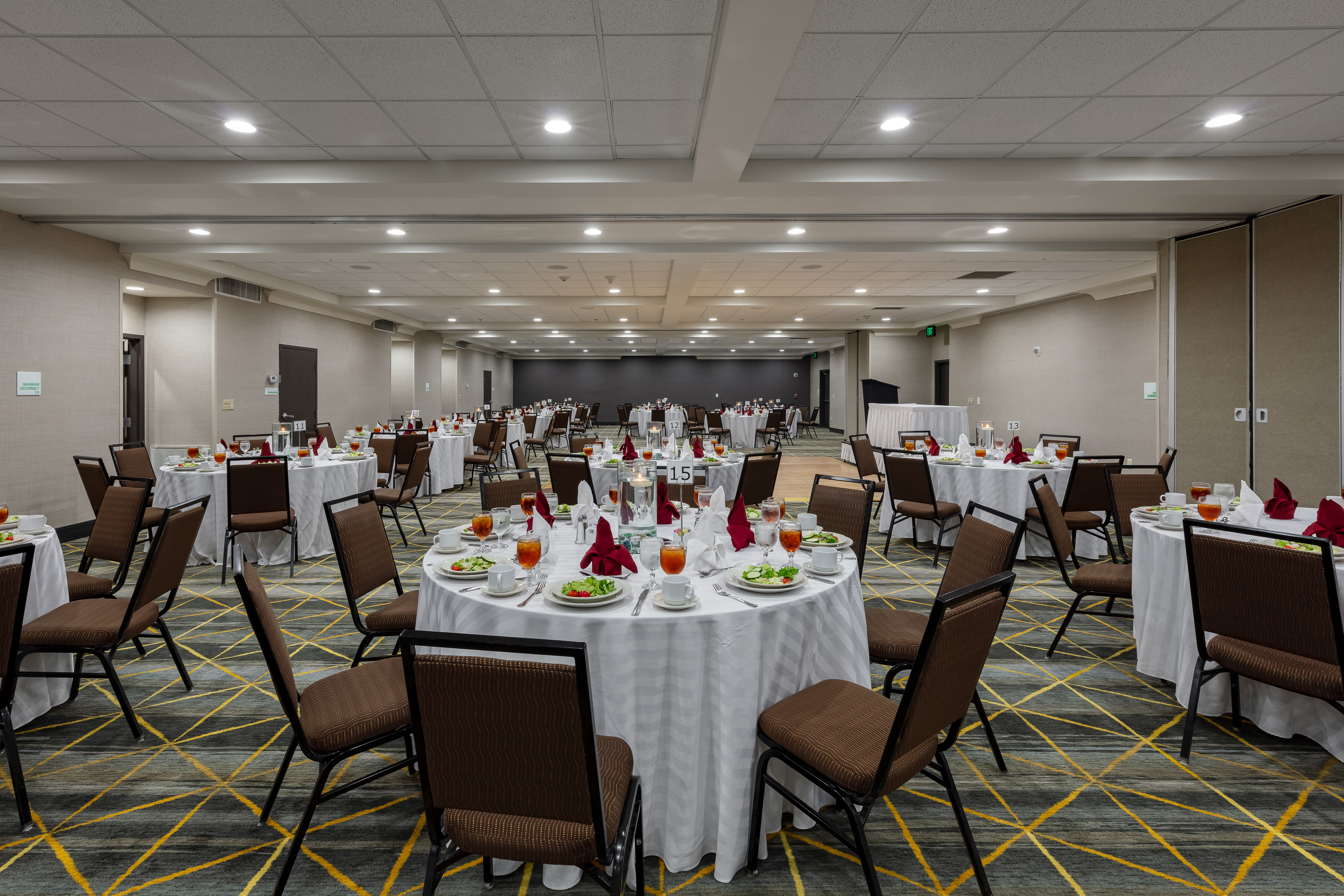 Holiday Inn Hotel Suites Atlanta Airport North 38/42