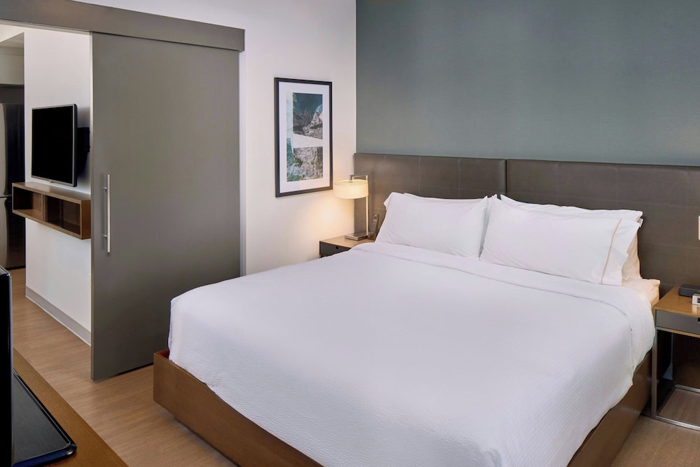 Room at Element Vancouver Metrotown, BURNABY - BC