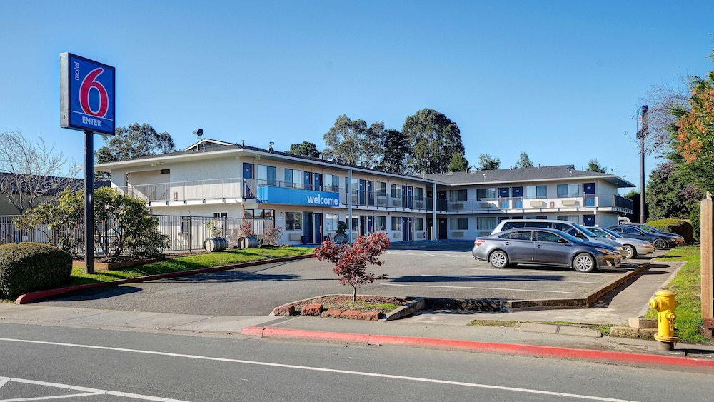 Motel6 Arcata, CA – Cal Poly Humboldt 51/60