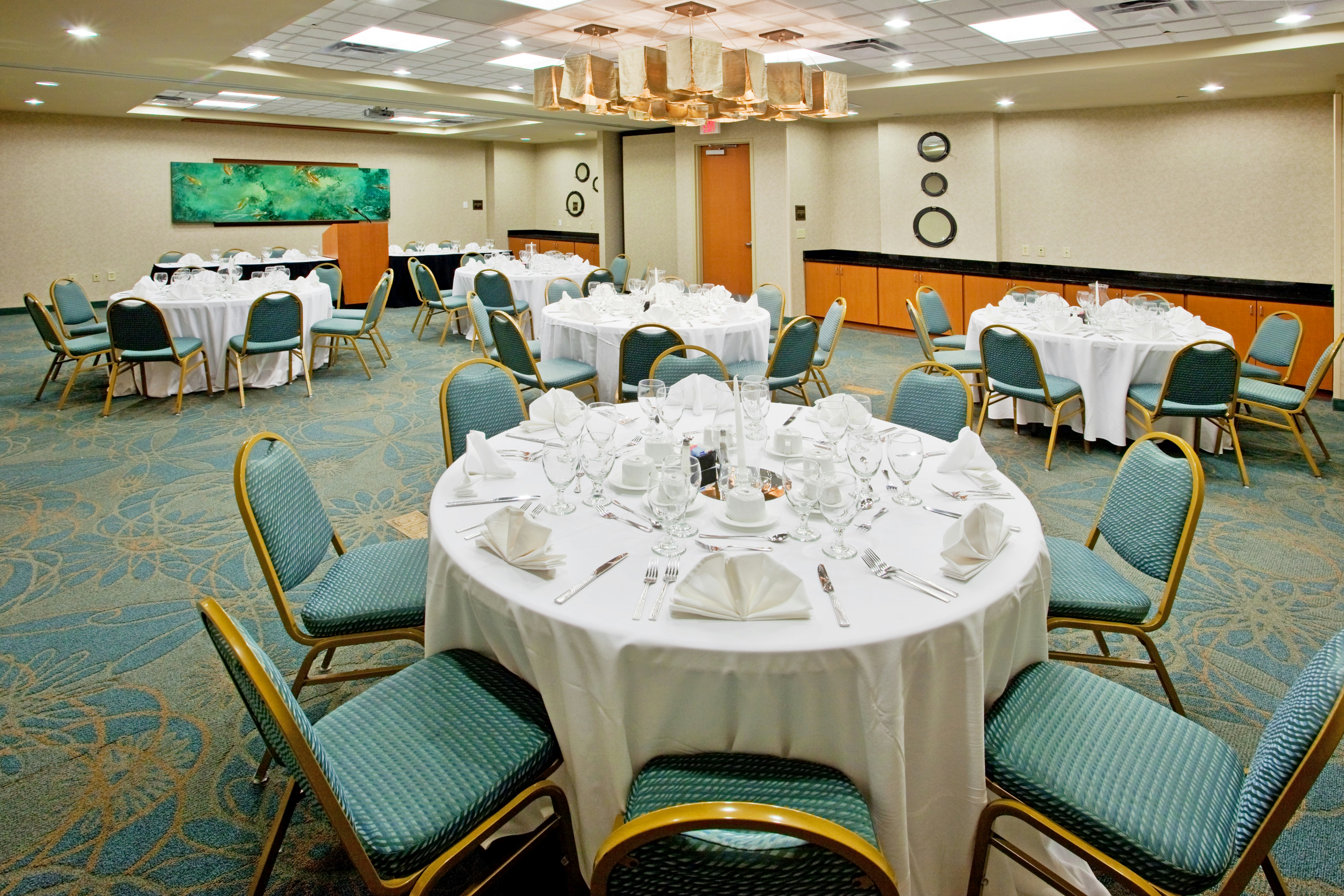 Holiday Inn & Suites Williamsburg-Historic Gateway 19/21