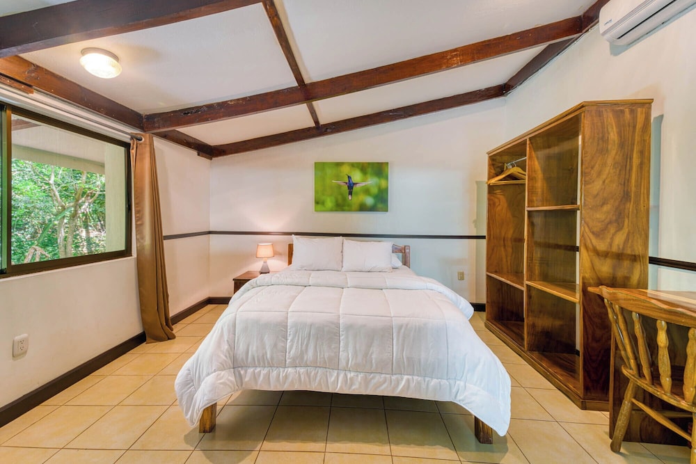 Hacienda La Pacifica 24/73