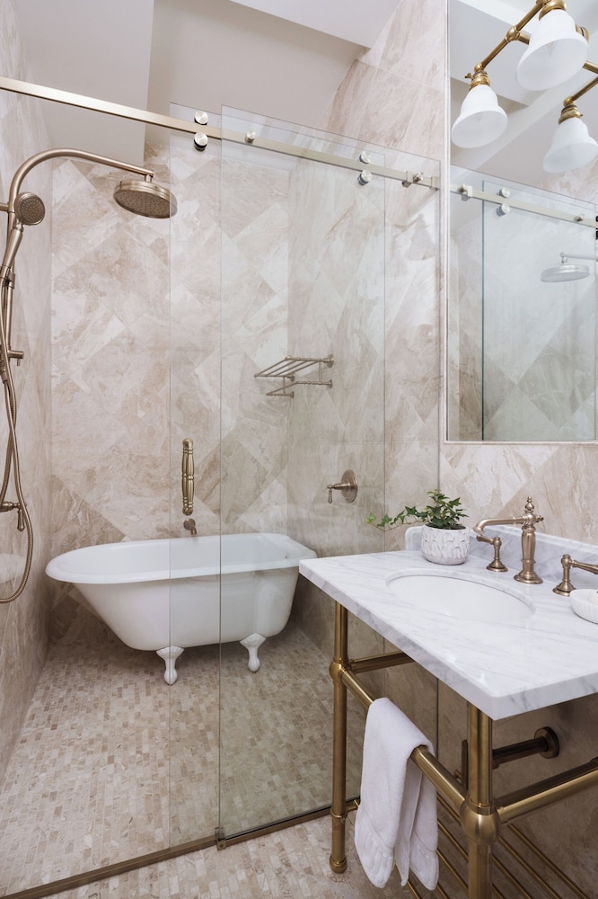 86 State Circle - Luxury Boutique Hotel 26/28