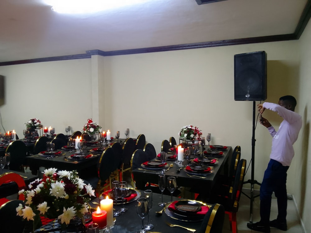 Emampingeni Lodge 16/16