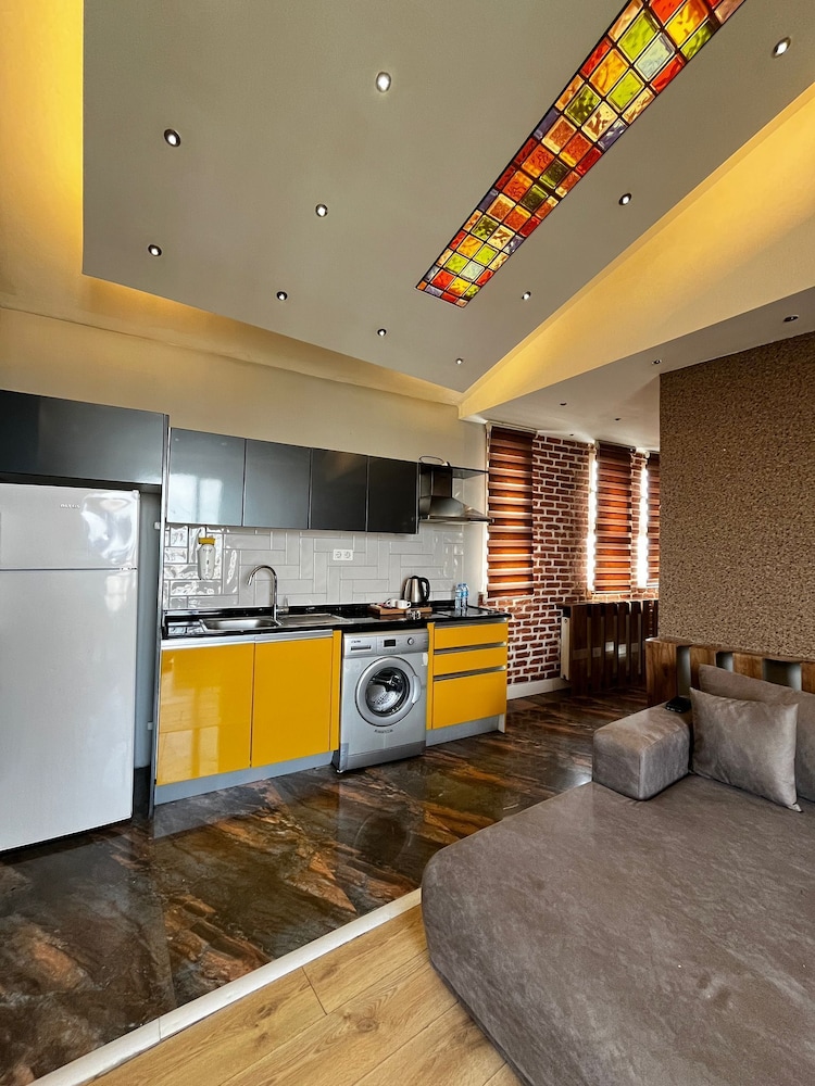 Corner Park Suites 45/50