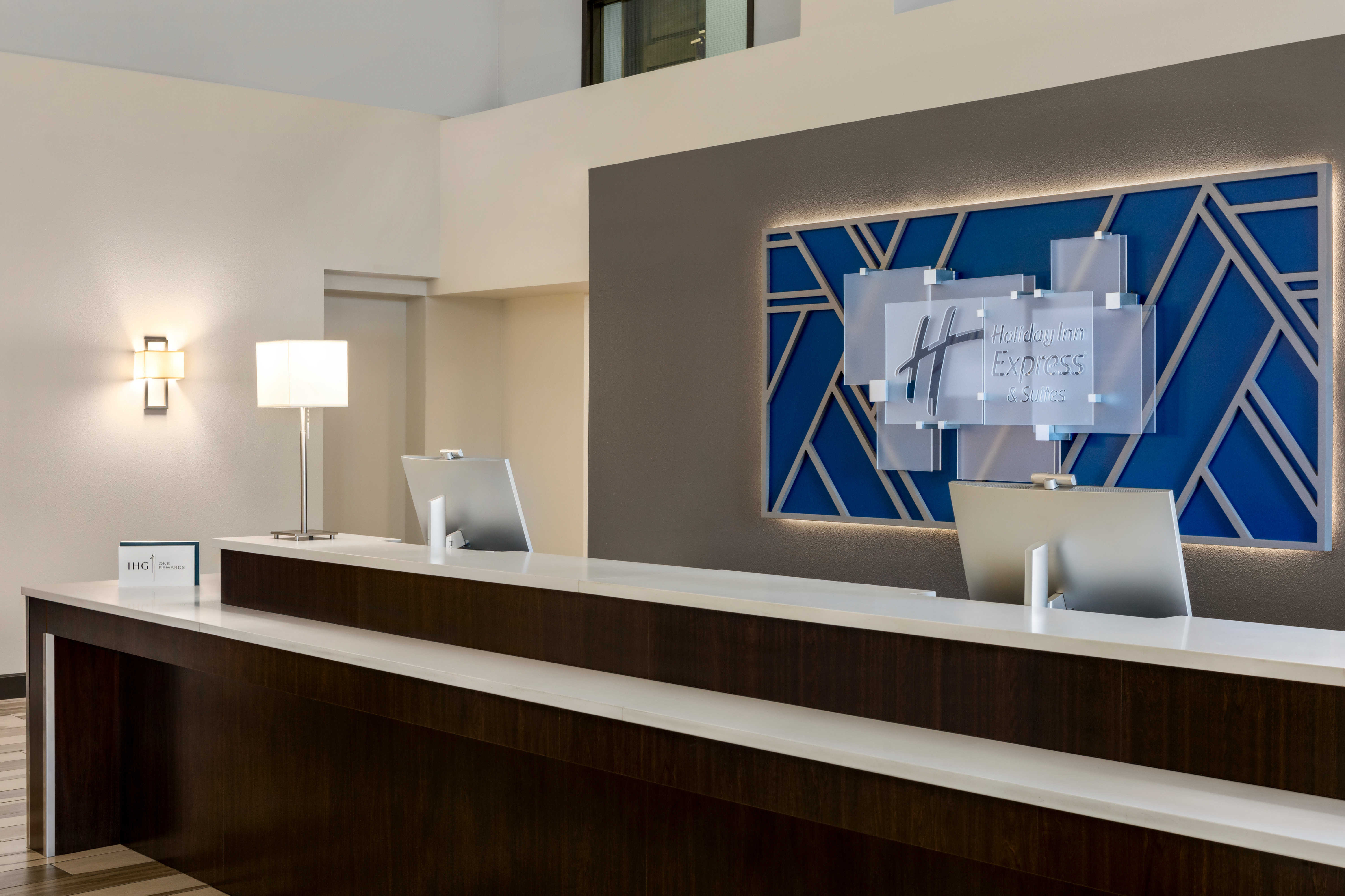 Holiday Inn Express Suites Colorado Springs Central 12/80