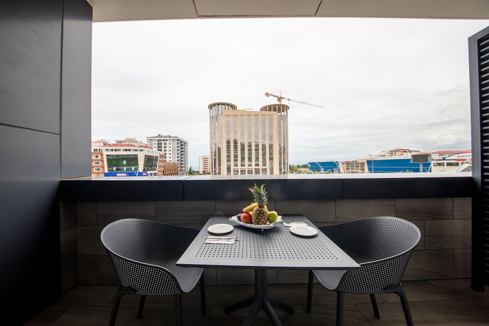 V CENTER HOTEL 53/65